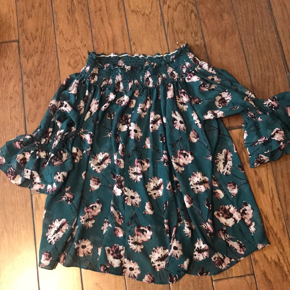 Off shoulder top🎈. 2X - Picture 3 of 3